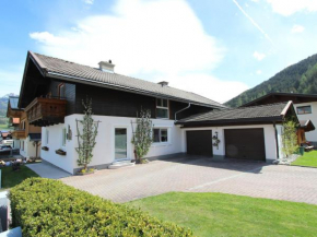 Splendid Apartment in Hollersbach im Pinzgau near Lake